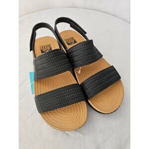 Reef Black and Tan Sandals- NWT
